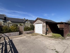 Garage/Carport/Parking- click for photo gallery